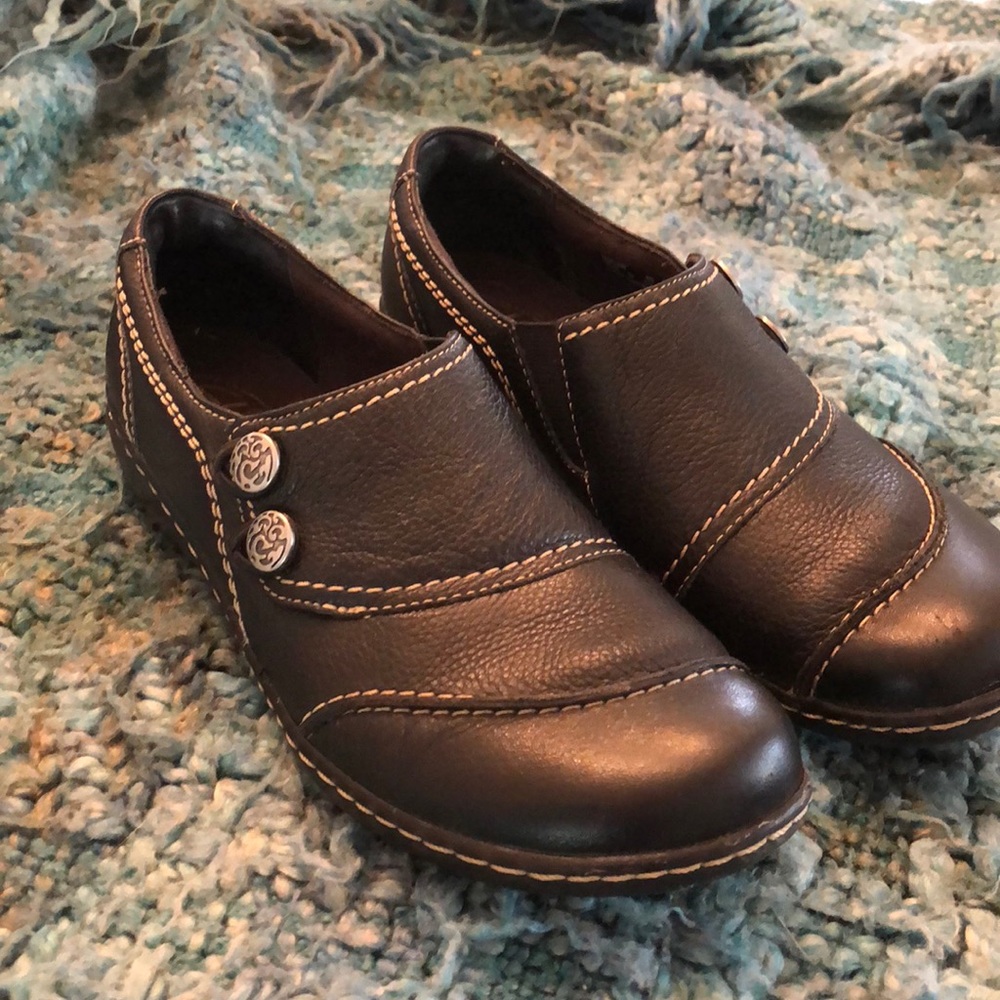 Clark black shoe size 8N. Only worn once.